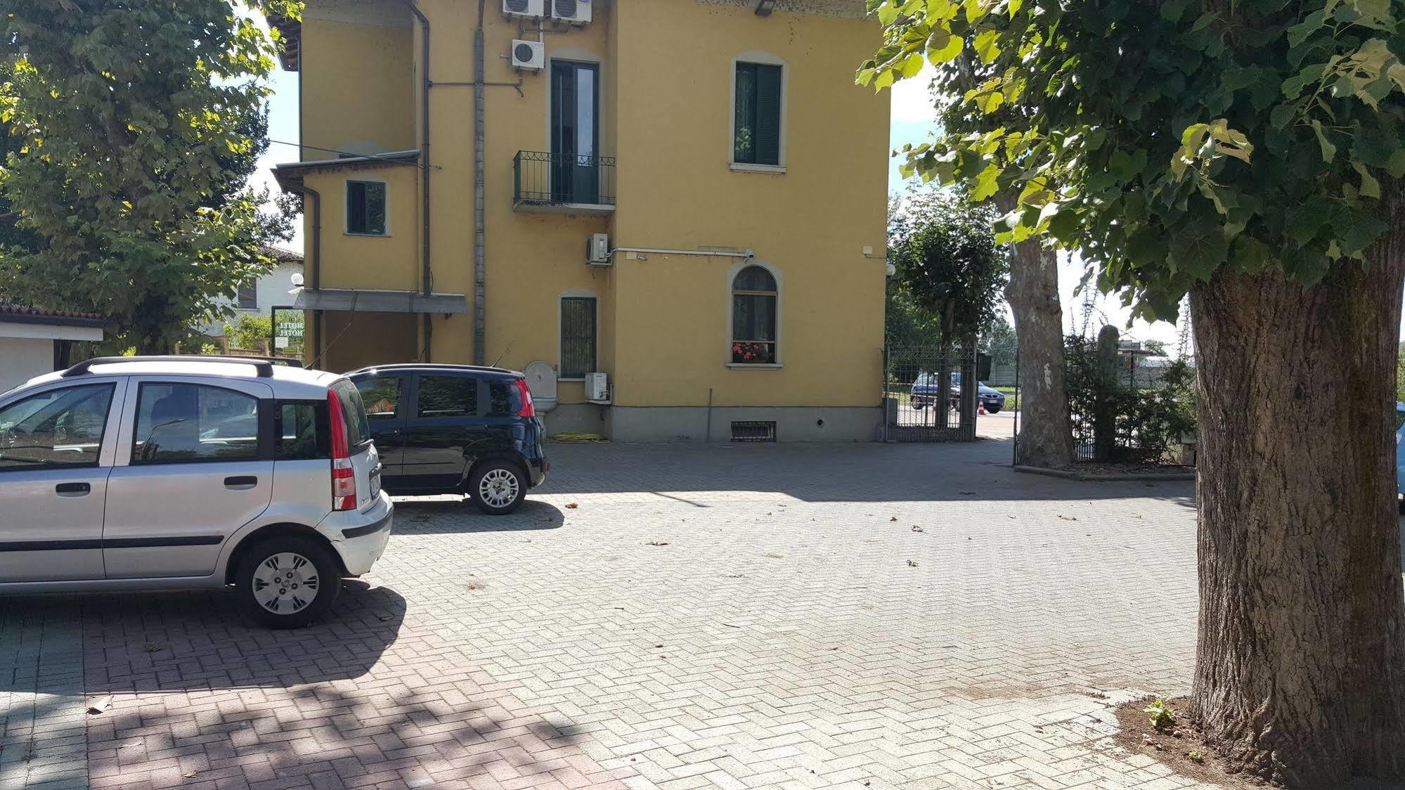Hotel La Pendola Ozzero Exterior photo